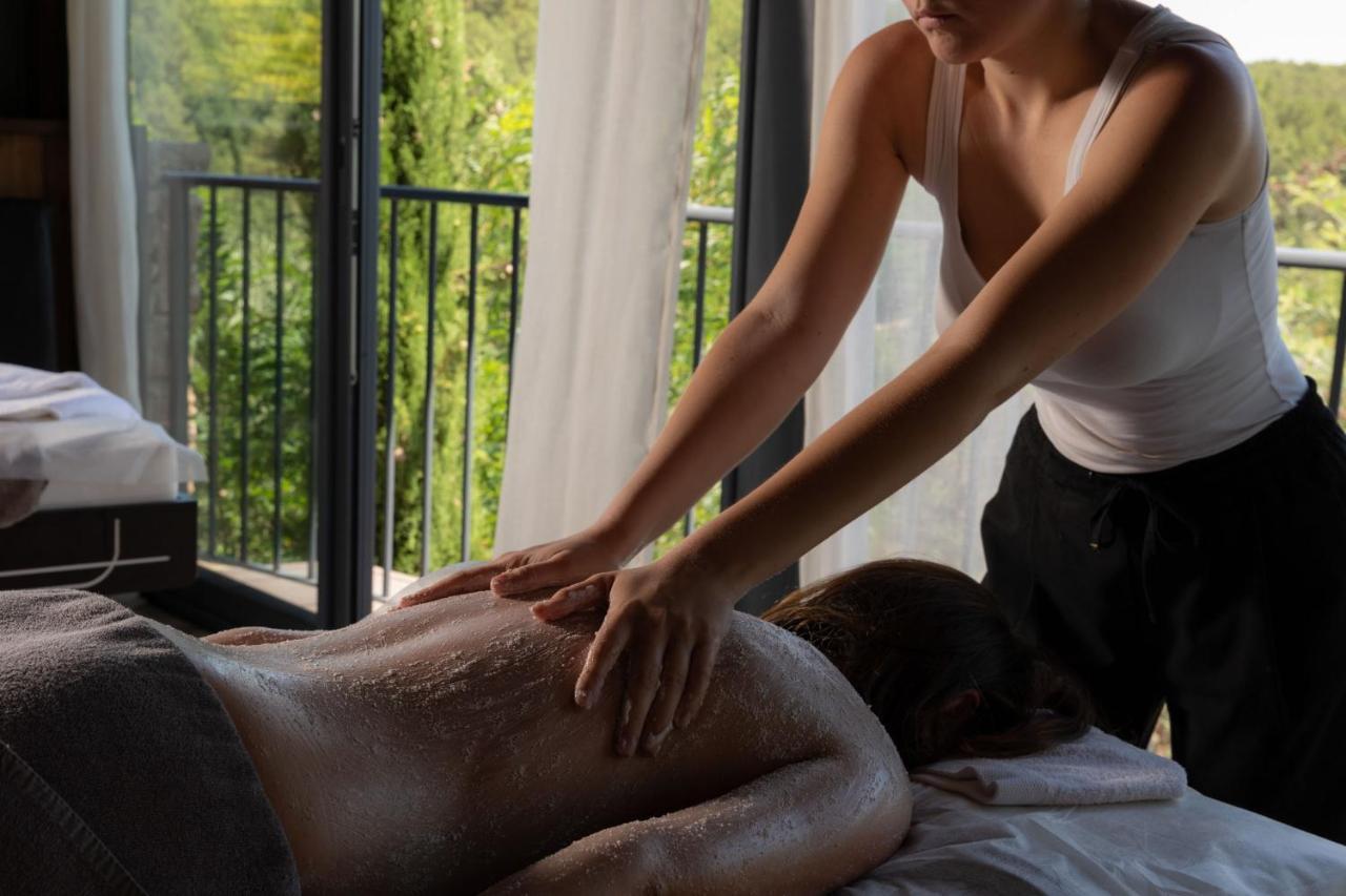 Domaine De Chalveches Hotel Spa 4* Faugeres  Zewnętrze zdjęcie