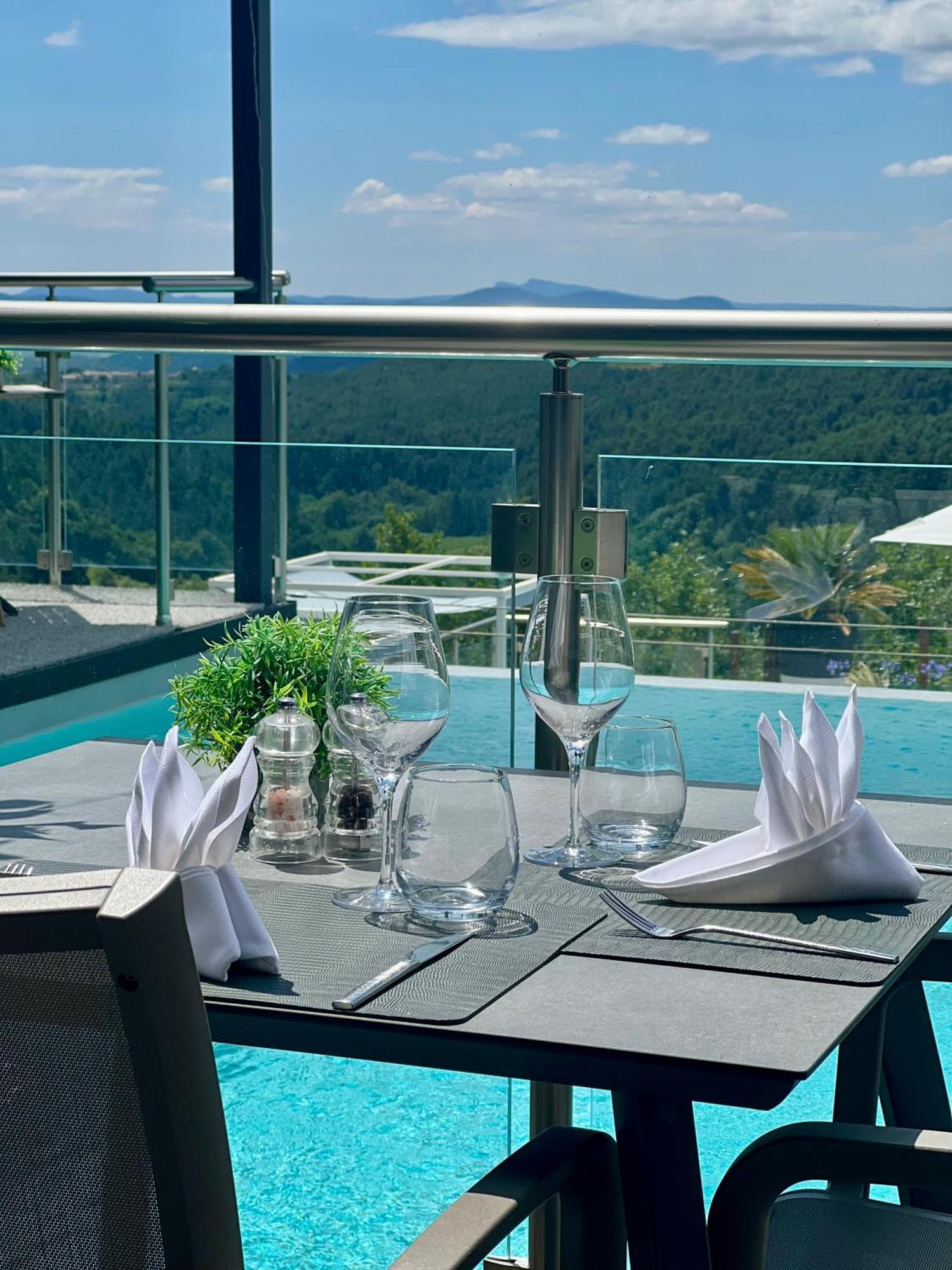 Domaine De Chalveches Hotel Spa 4* Faugeres  Zewnętrze zdjęcie